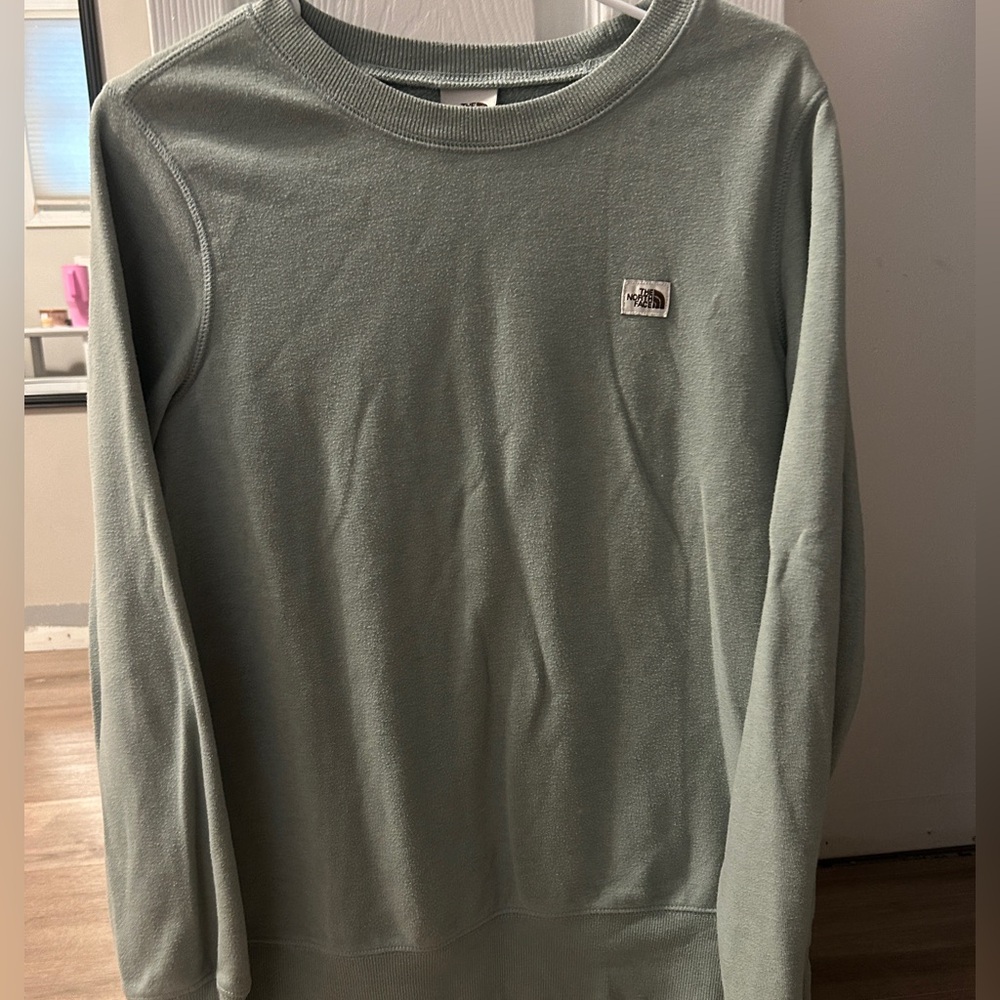 Women’s Northface crewneck
